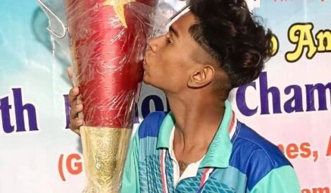 Kishore-winning-trophy